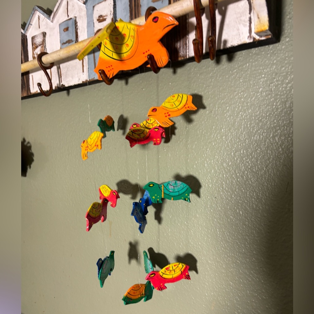 NWT Indonesian 
Handcrafted Wooden Flying BIRDS Mobile